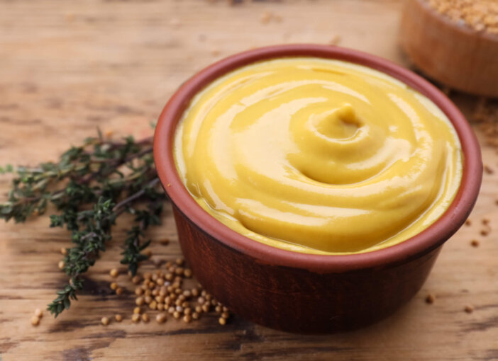 do you put mustard on chicken before seasoning