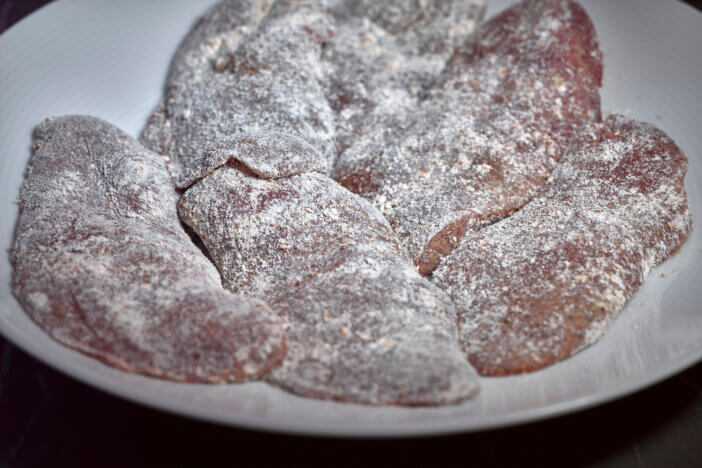 why do people coat their liver in flour before cooking