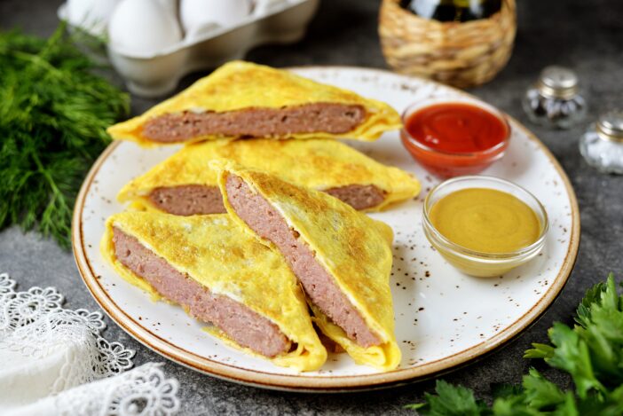 Beef schnitzel in an omelet