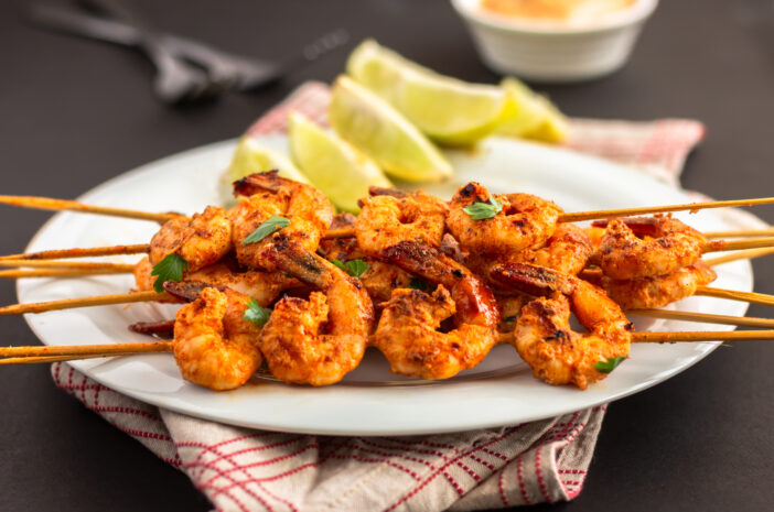 Grilled shrimp o skewers served with lemon