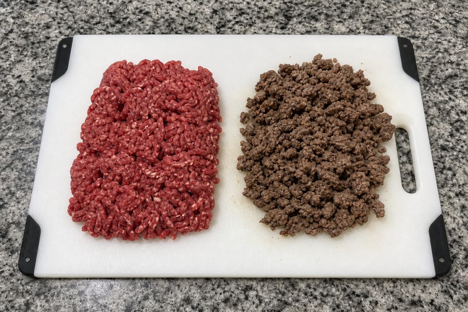 Lean 90/10 ground beef showing minimal fat content in both raw and cooked states